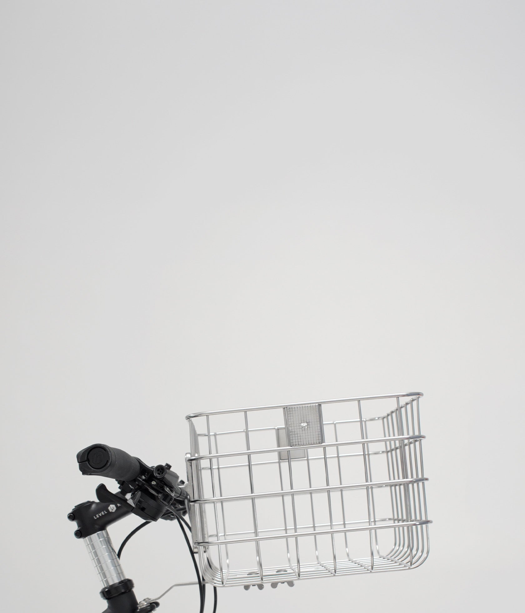 Leerer FlyingBodo Fahrradkorb am Lenker für Alltag und Einkäufe